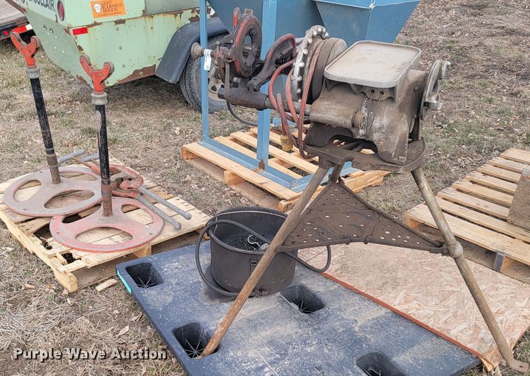 image for item LV9448 Ridgid 300  pipe threader