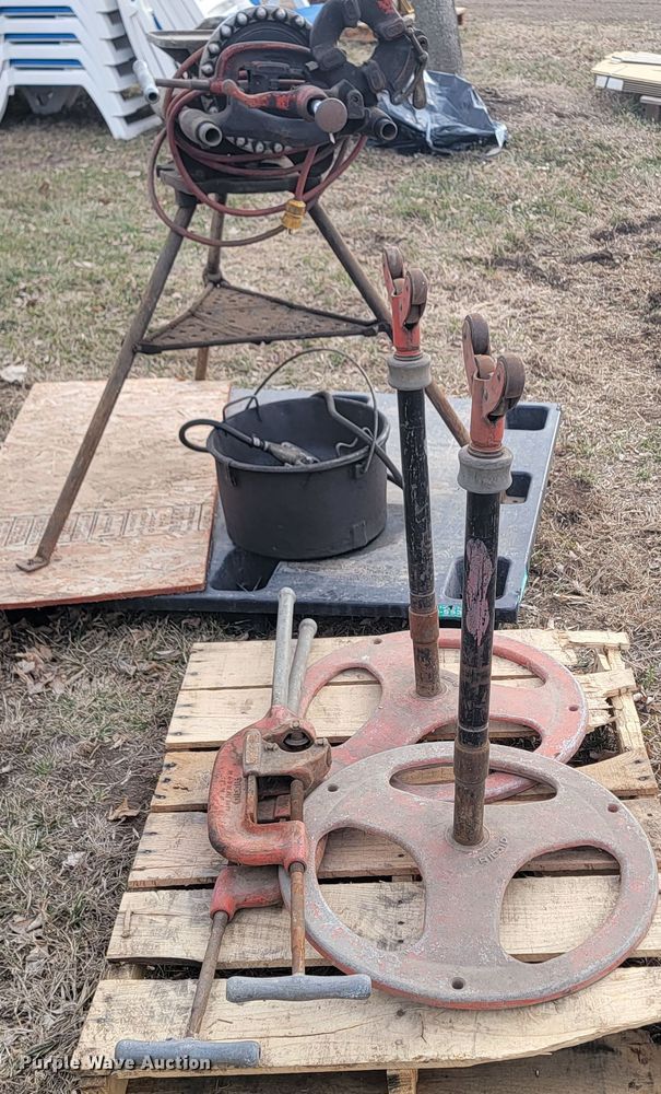 image for item LV9448 Ridgid 300  pipe threader