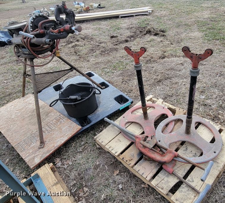 image for item LV9448 Ridgid 300  pipe threader