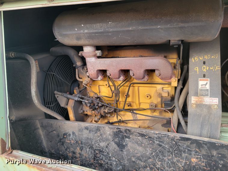 image for item LV9449 Sullair 185  air compressor