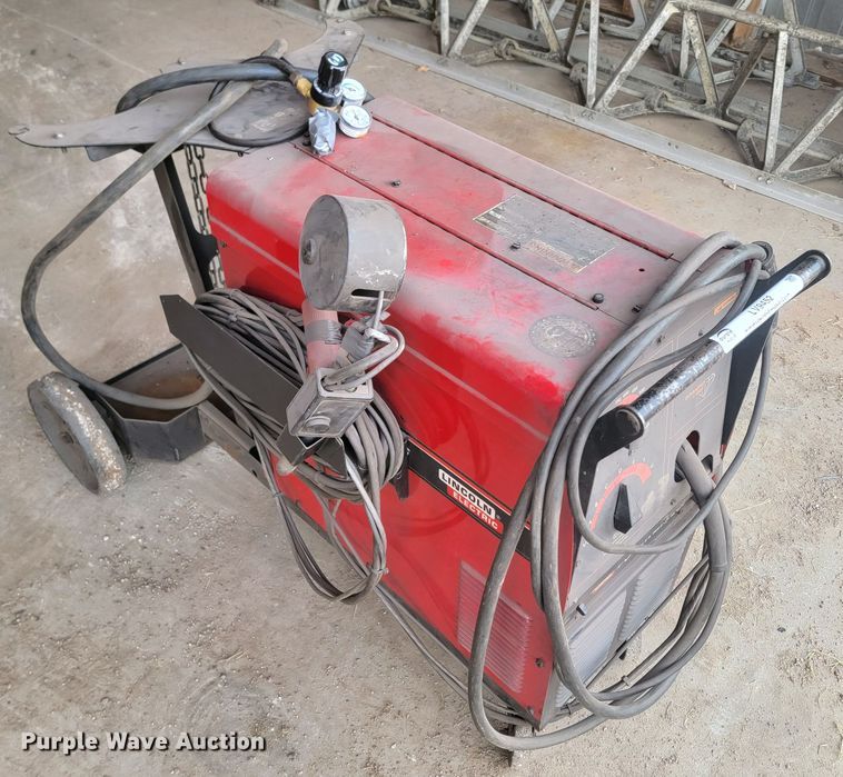image for item LV9452 Lincoln Electric Power Mig 200  welder