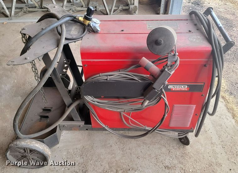 image for item LV9452 Lincoln Electric Power Mig 200  welder
