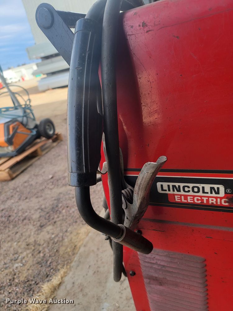 image for item LV9452 Lincoln Electric Power Mig 200  welder