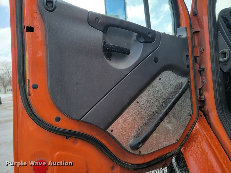 image for item LV9455 2010 Freightliner Business Class M2  dump truck