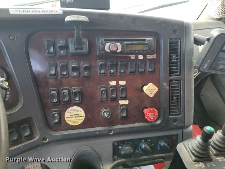 image for item LV9455 2010 Freightliner Business Class M2  dump truck