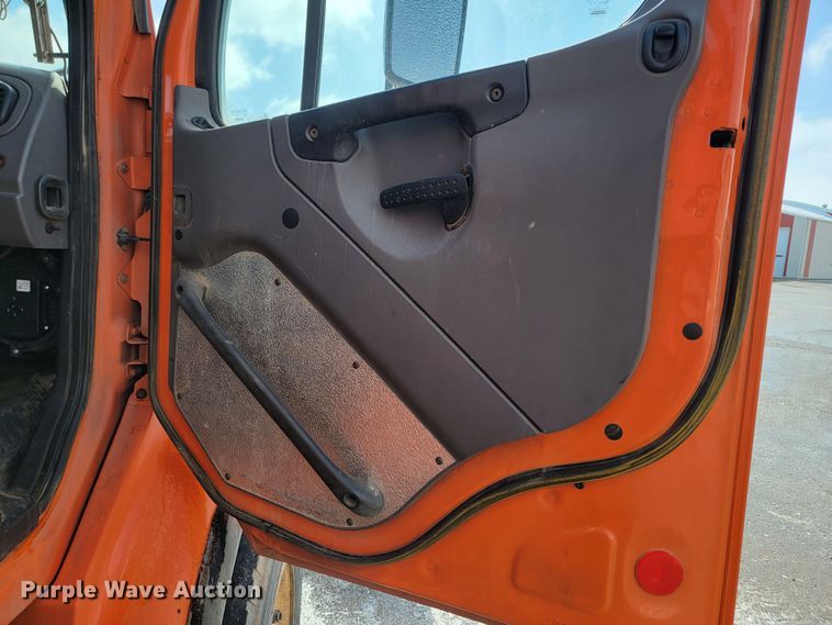 image for item LV9455 2010 Freightliner Business Class M2  dump truck