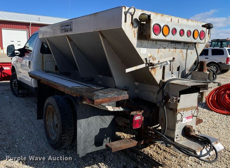 image for item MA9935 2001 Ford F550 Super Duty XL  truck cab and chassis