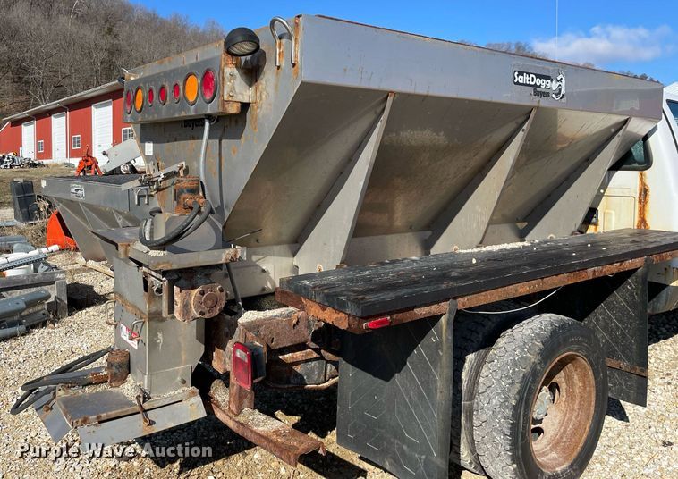 image for item MA9935 2001 Ford F550 Super Duty XL  truck cab and chassis