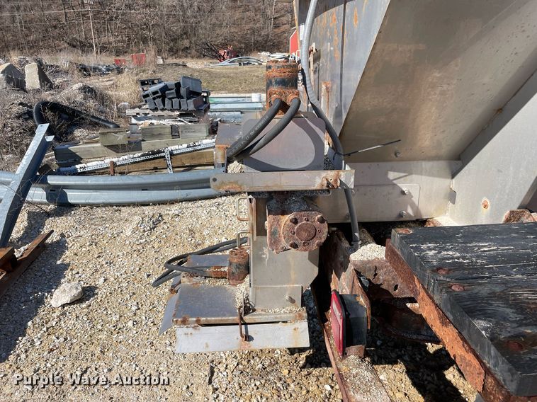 image for item MA9935 2001 Ford F550 Super Duty XL  truck cab and chassis