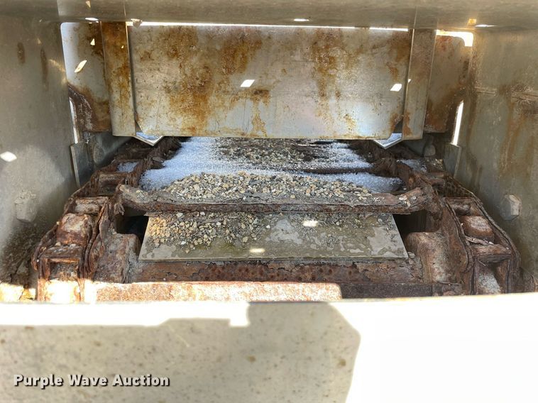 image for item MA9935 2001 Ford F550 Super Duty XL  truck cab and chassis