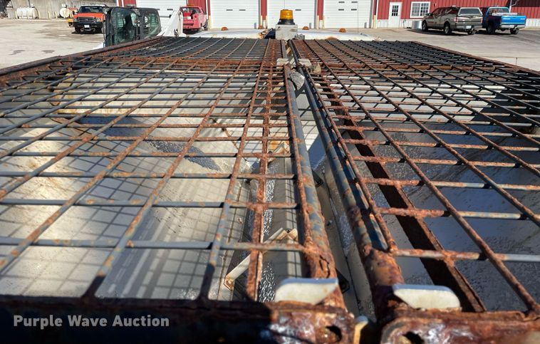 image for item MA9935 2001 Ford F550 Super Duty XL  truck cab and chassis