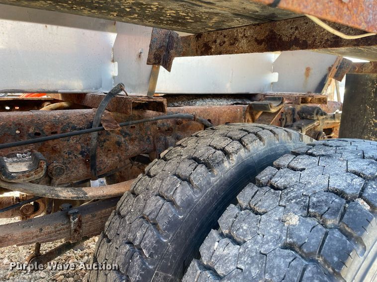 image for item MA9935 2001 Ford F550 Super Duty XL  truck cab and chassis