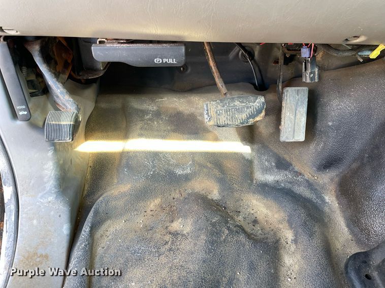 image for item MA9935 2001 Ford F550 Super Duty XL  truck cab and chassis