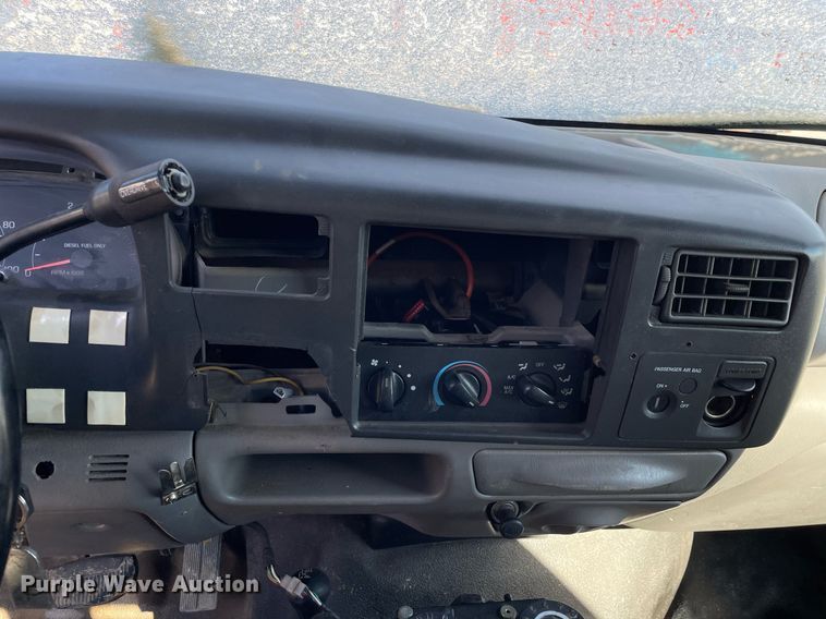 image for item MA9935 2001 Ford F550 Super Duty XL  truck cab and chassis