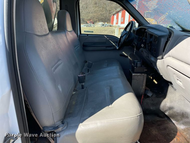 image for item MA9935 2001 Ford F550 Super Duty XL  truck cab and chassis