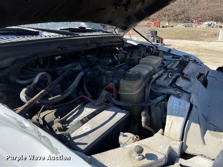 image for item MA9935 2001 Ford F550 Super Duty XL  truck cab and chassis