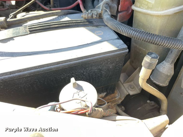 image for item MA9935 2001 Ford F550 Super Duty XL  truck cab and chassis