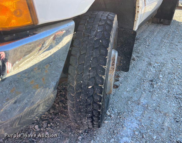 image for item MA9935 2001 Ford F550 Super Duty XL  truck cab and chassis