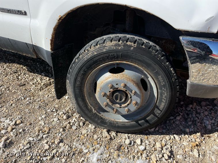 image for item MA9935 2001 Ford F550 Super Duty XL  truck cab and chassis