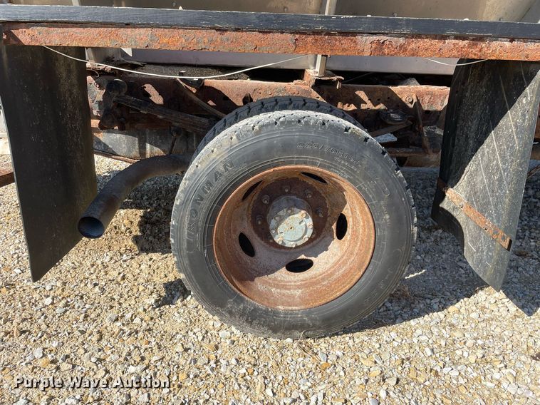 image for item MA9935 2001 Ford F550 Super Duty XL  truck cab and chassis