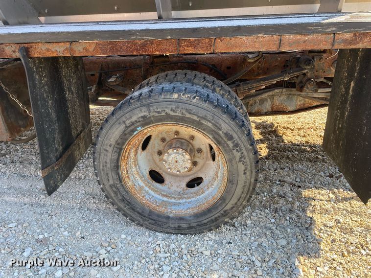 image for item MA9935 2001 Ford F550 Super Duty XL  truck cab and chassis