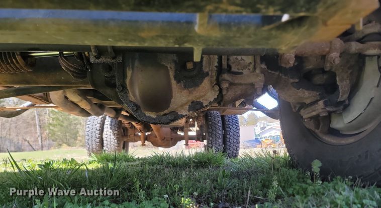 image for item MB9897 1986 Ford F350  flatbed pickup truck