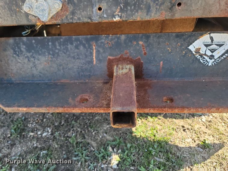 image for item MB9897 1986 Ford F350  flatbed pickup truck