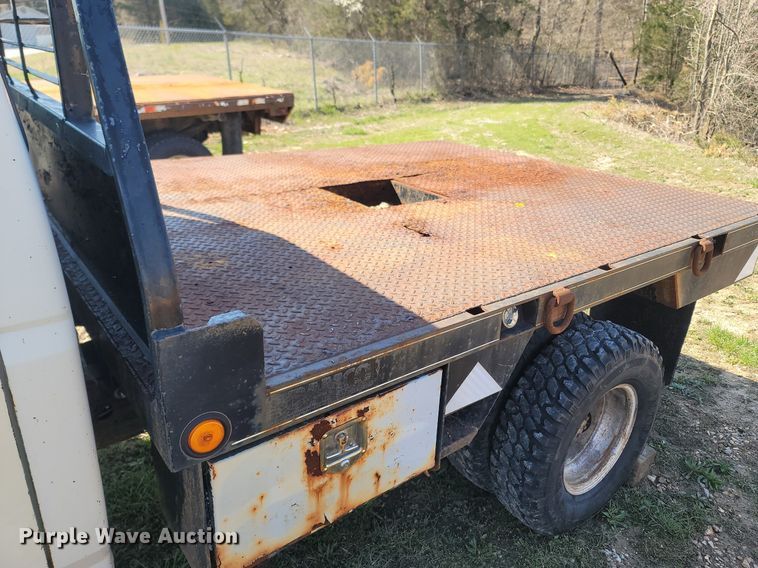 image for item MB9897 1986 Ford F350  flatbed pickup truck