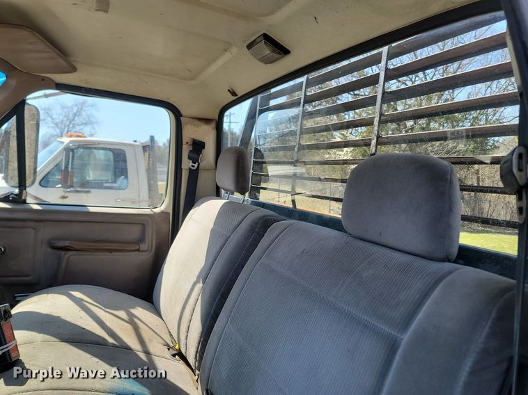 image for item MB9897 1986 Ford F350  flatbed pickup truck