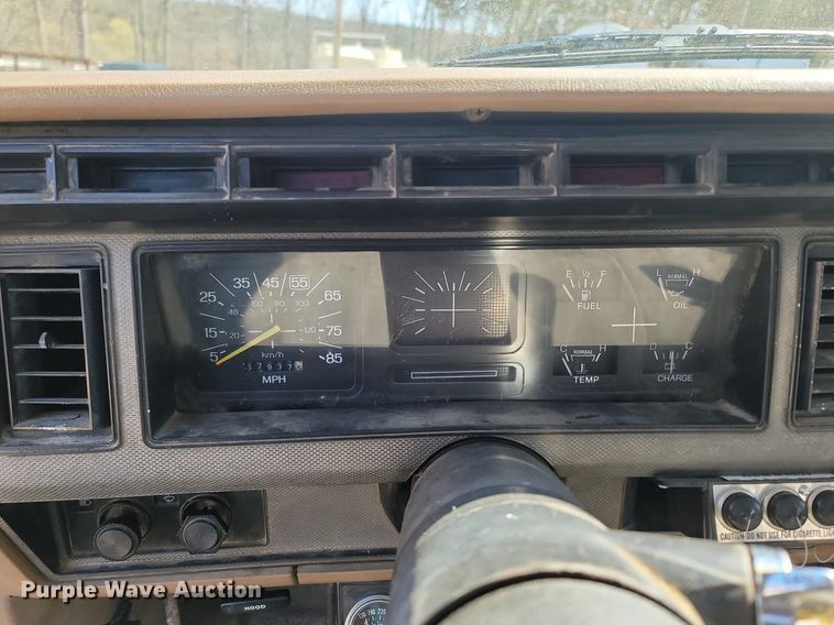 image for item MB9897 1986 Ford F350  flatbed pickup truck