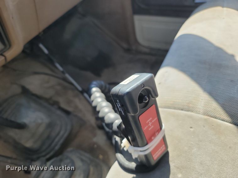 image for item MB9897 1986 Ford F350  flatbed pickup truck