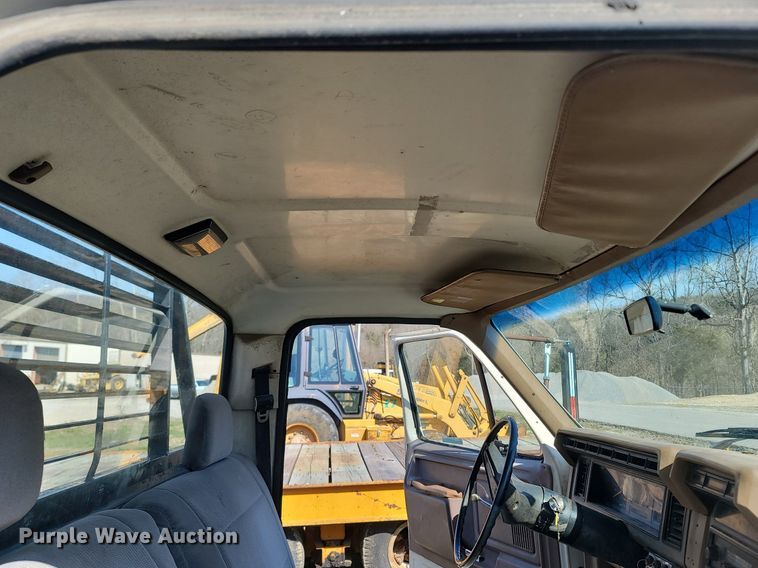 image for item MB9897 1986 Ford F350  flatbed pickup truck