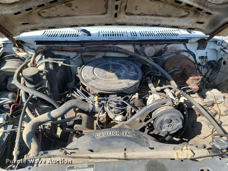 image for item MB9897 1986 Ford F350  flatbed pickup truck