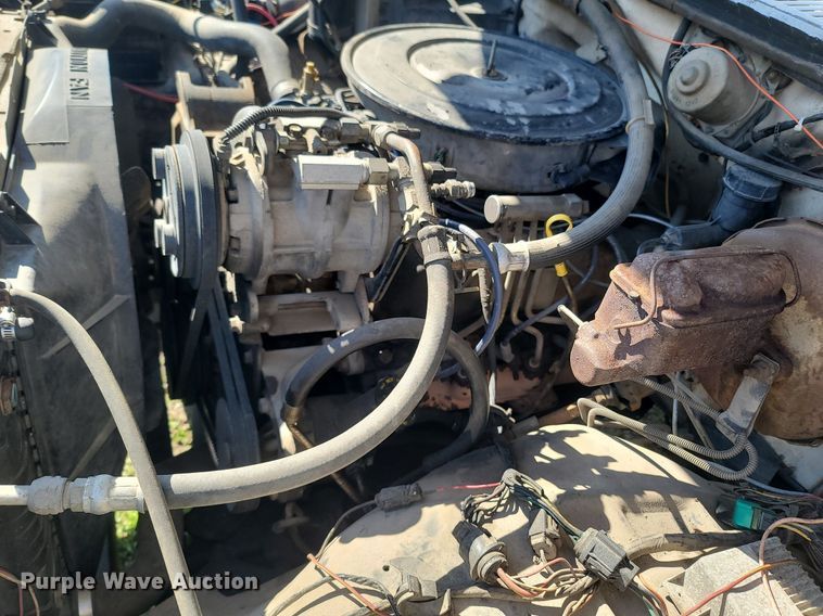 image for item MB9897 1986 Ford F350  flatbed pickup truck