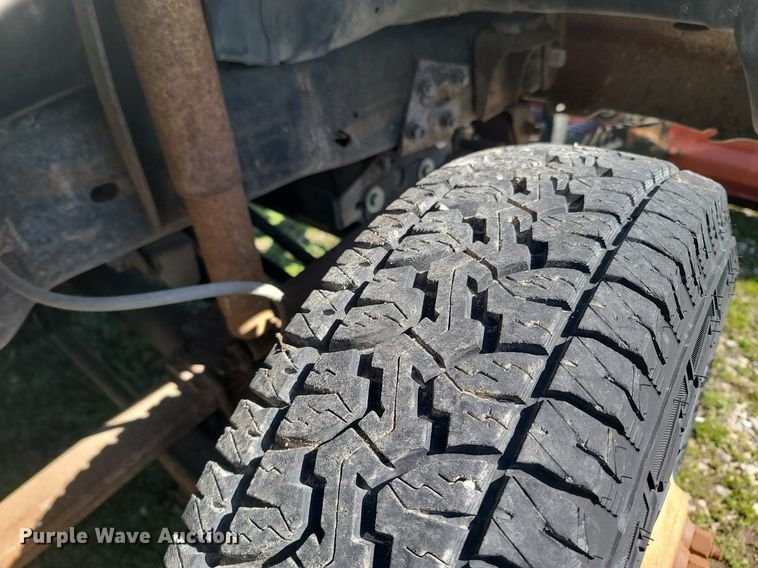 image for item MB9897 1986 Ford F350  flatbed pickup truck