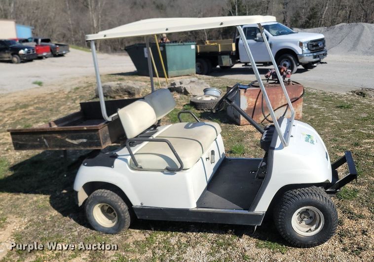 image for item MB9902 1996 Yamaha G16A  golf cart