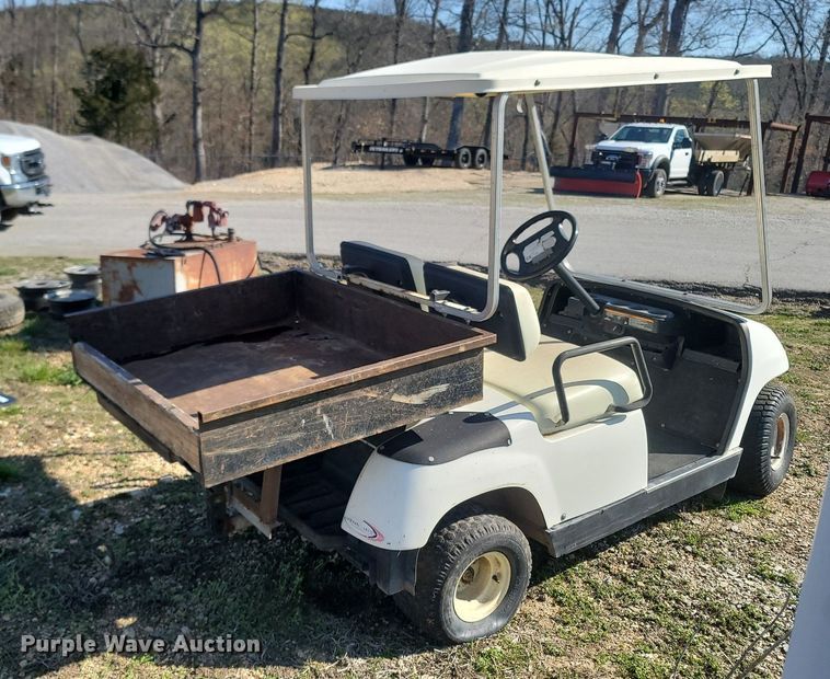 image for item MB9902 1996 Yamaha G16A  golf cart