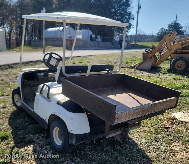 image for item MB9902 1996 Yamaha G16A  golf cart