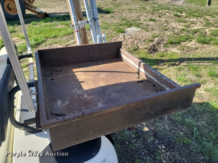 image for item MB9902 1996 Yamaha G16A  golf cart