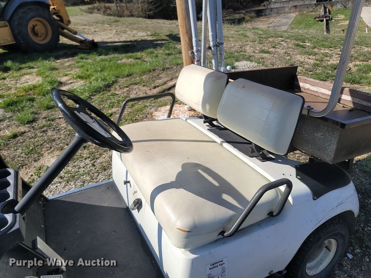 image for item MB9902 1996 Yamaha G16A  golf cart