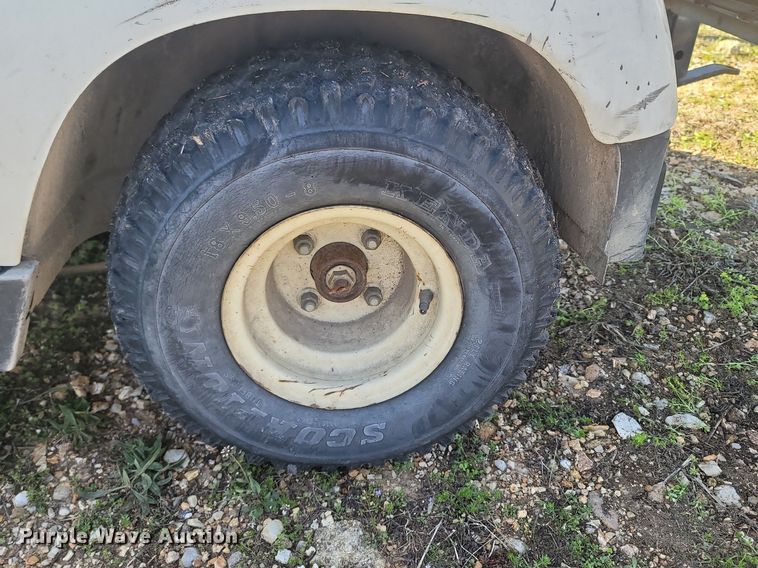 image for item MB9902 1996 Yamaha G16A  golf cart