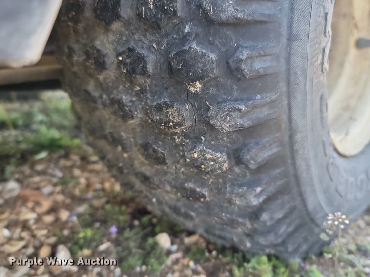 image for item MB9902 1996 Yamaha G16A  golf cart