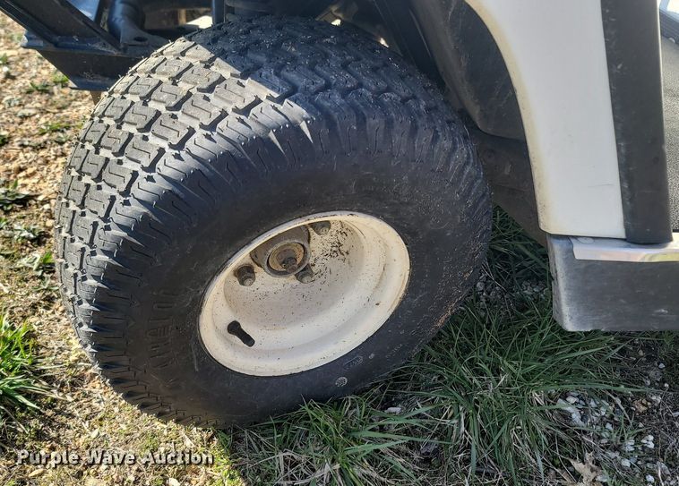 image for item MB9902 1996 Yamaha G16A  golf cart