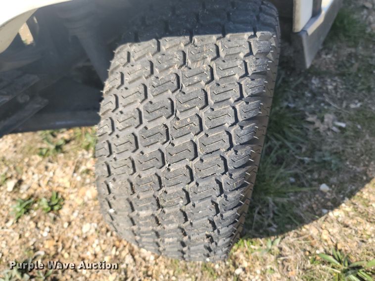 image for item MB9902 1996 Yamaha G16A  golf cart