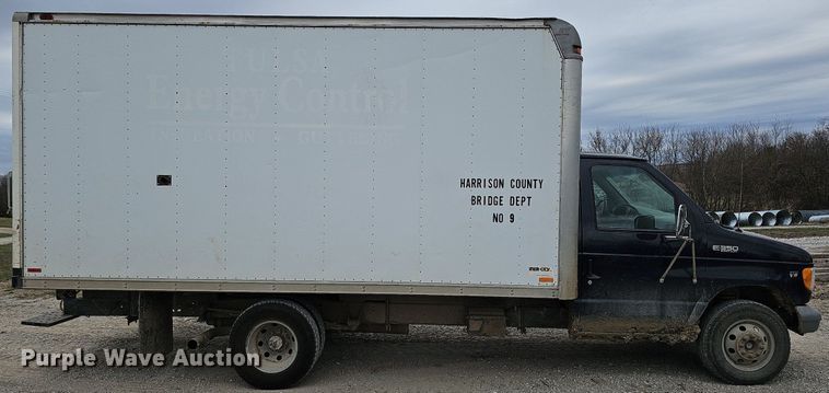 image for item MC9721 2000 Ford E350 Super Duty  box truck