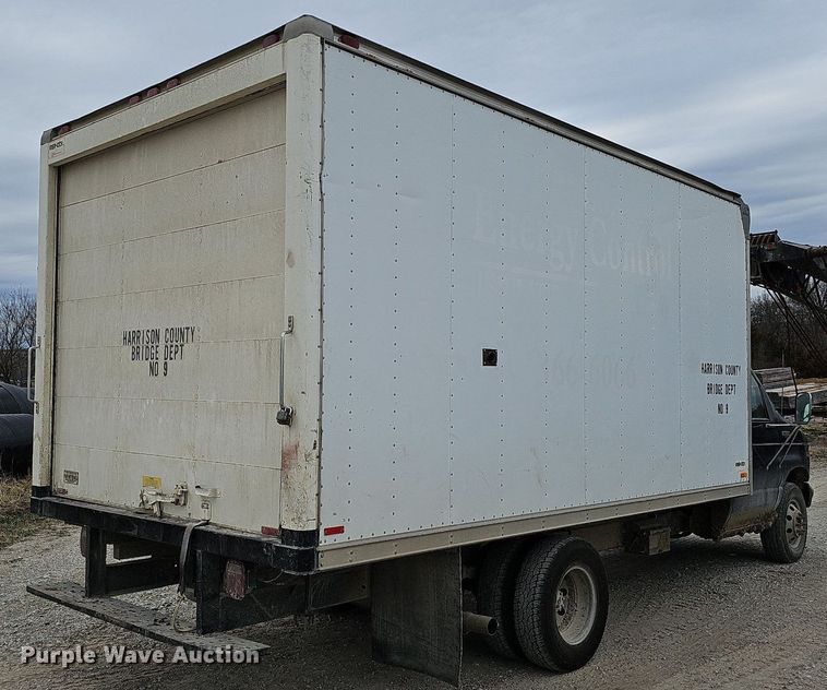 image for item MC9721 2000 Ford E350 Super Duty  box truck