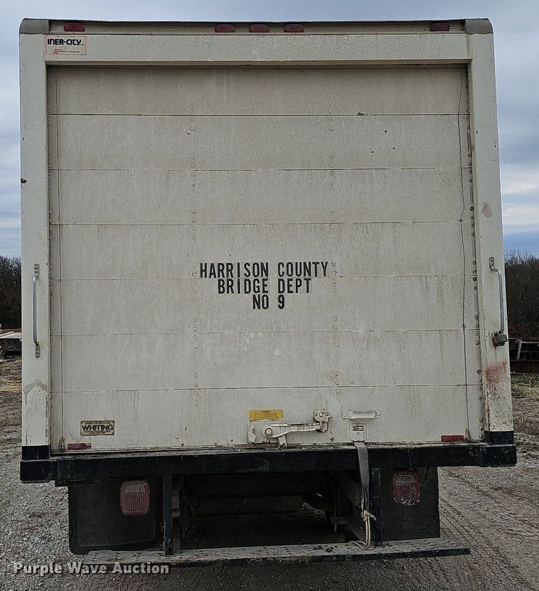 image for item MC9721 2000 Ford E350 Super Duty  box truck