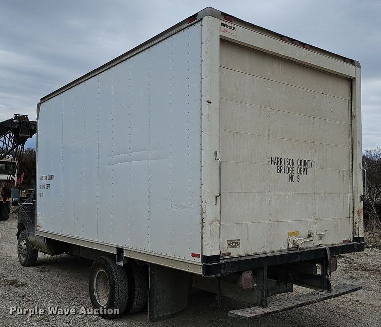 image for item MC9721 2000 Ford E350 Super Duty  box truck