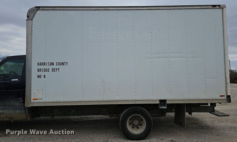 image for item MC9721 2000 Ford E350 Super Duty  box truck