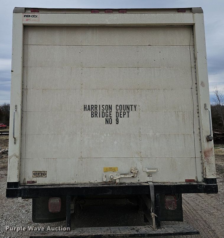 image for item MC9721 2000 Ford E350 Super Duty  box truck